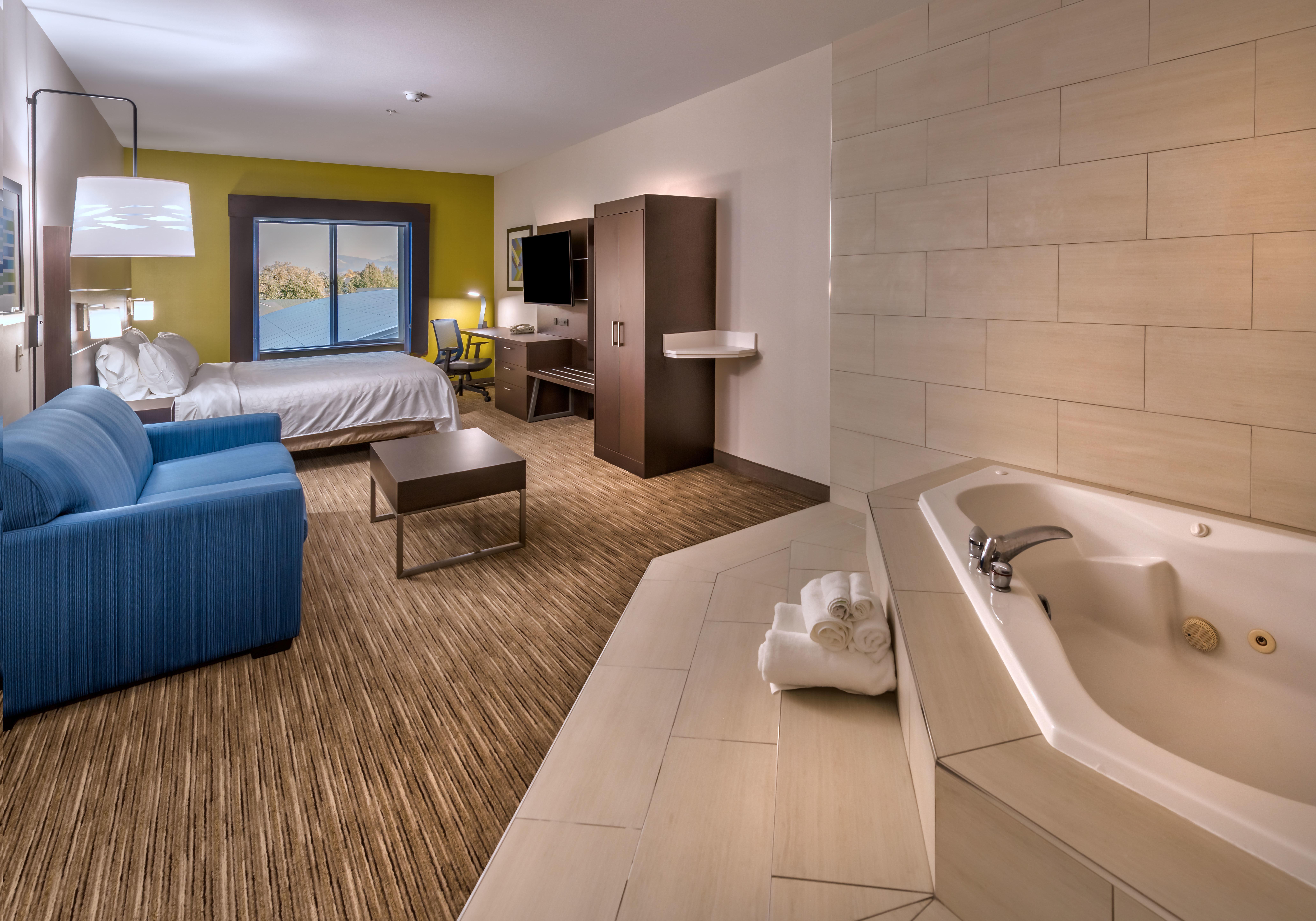 Holiday Inn Express Hotel & Suites Minden By Ihg Екстериор снимка